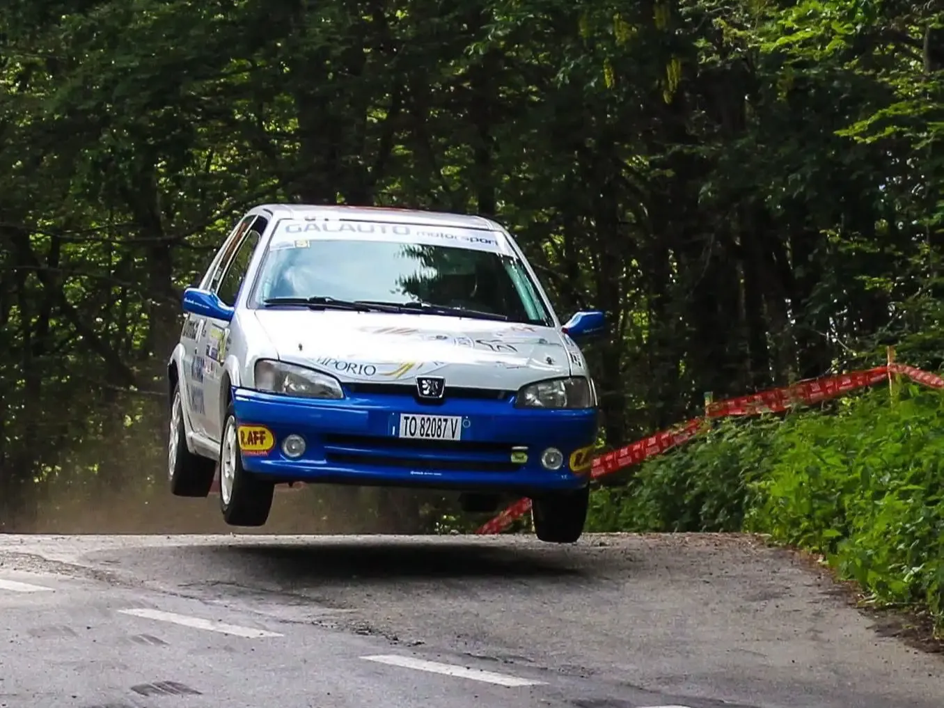 Rally *azione* *cosa_titolo1 *cosa* *dove_data3* *dove*